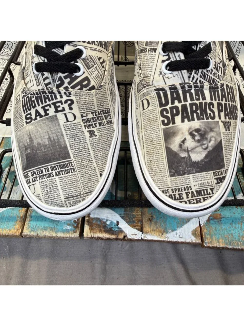 VANS Era Harry Potter Newspaper Print Low Top Sneakers White/Black Mens Sz 13